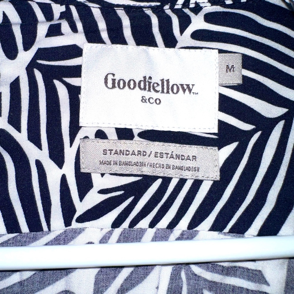 (Good Fellow)Men’s Navy button down short sleeve dress shirt!